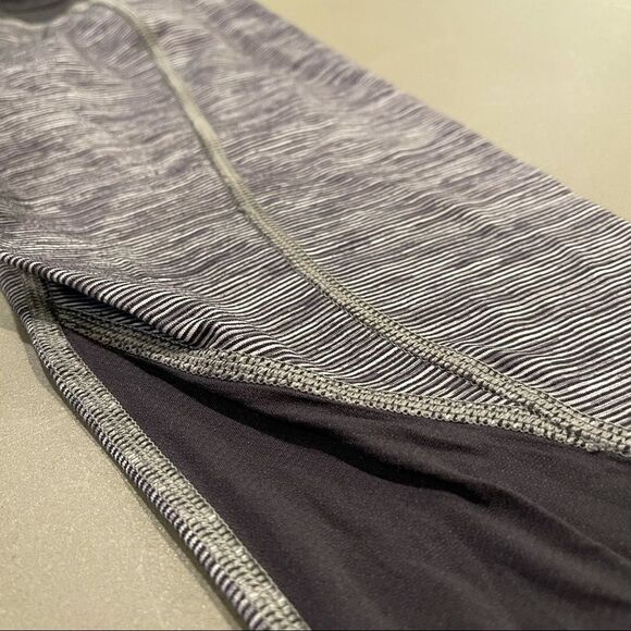 Lululemon Black/Grey Striped Cropped Leggings Size 4 - Picture 8 of 8